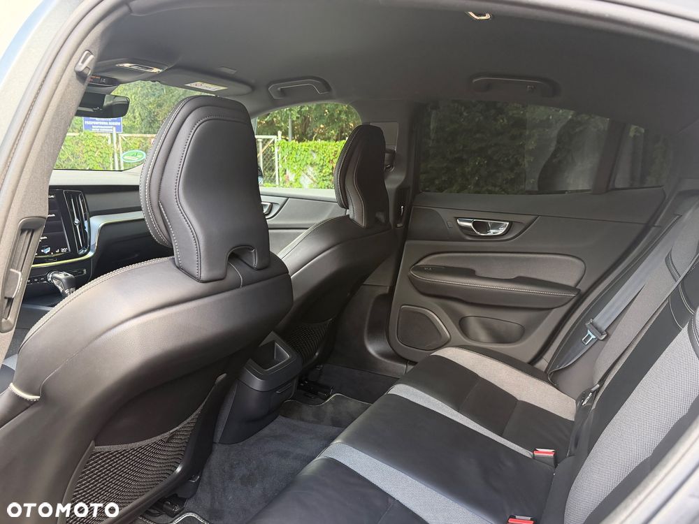 Volvo S60 T4 R-Design - 33