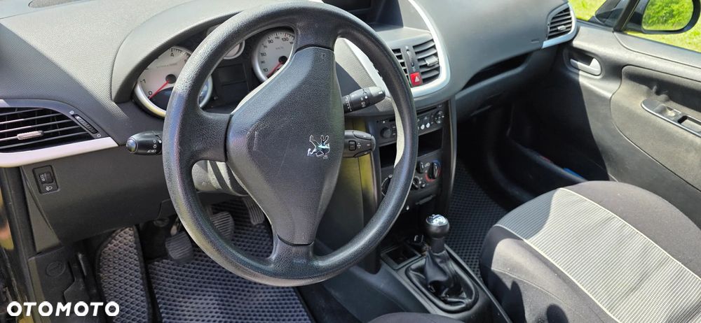 Peugeot 207 1.4 16V Trendy - 11