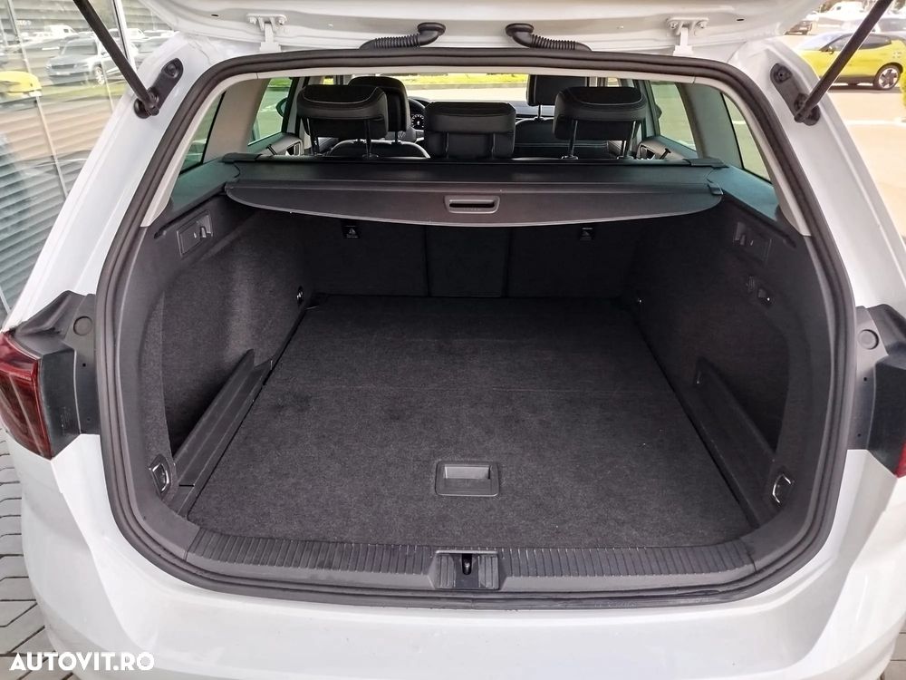Volkswagen Passat Variant 2.0 TDI SCR DSG 4Motion Elegance - 33