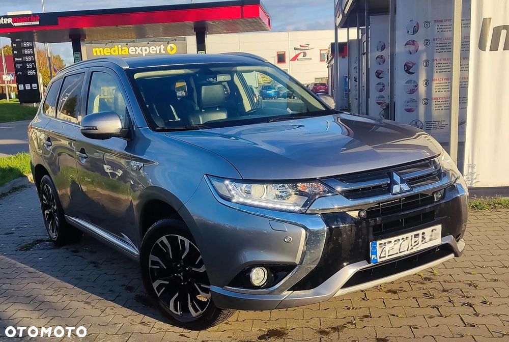 Mitsubishi Outlander Instyle NAVI + - 29