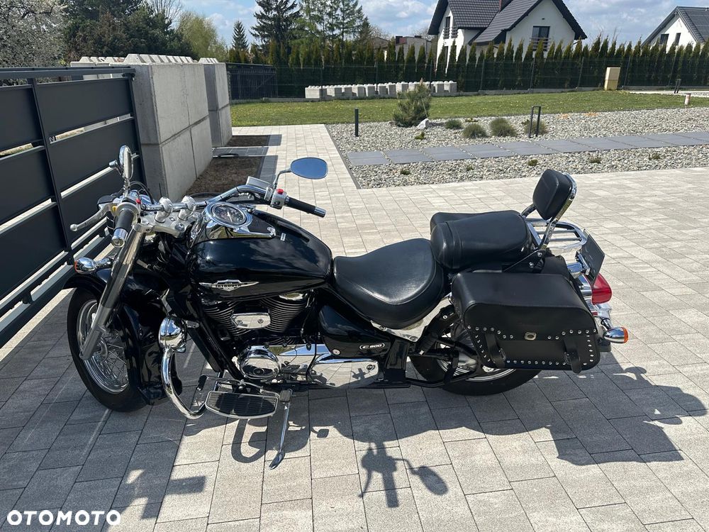 Suzuki Intruder - 11