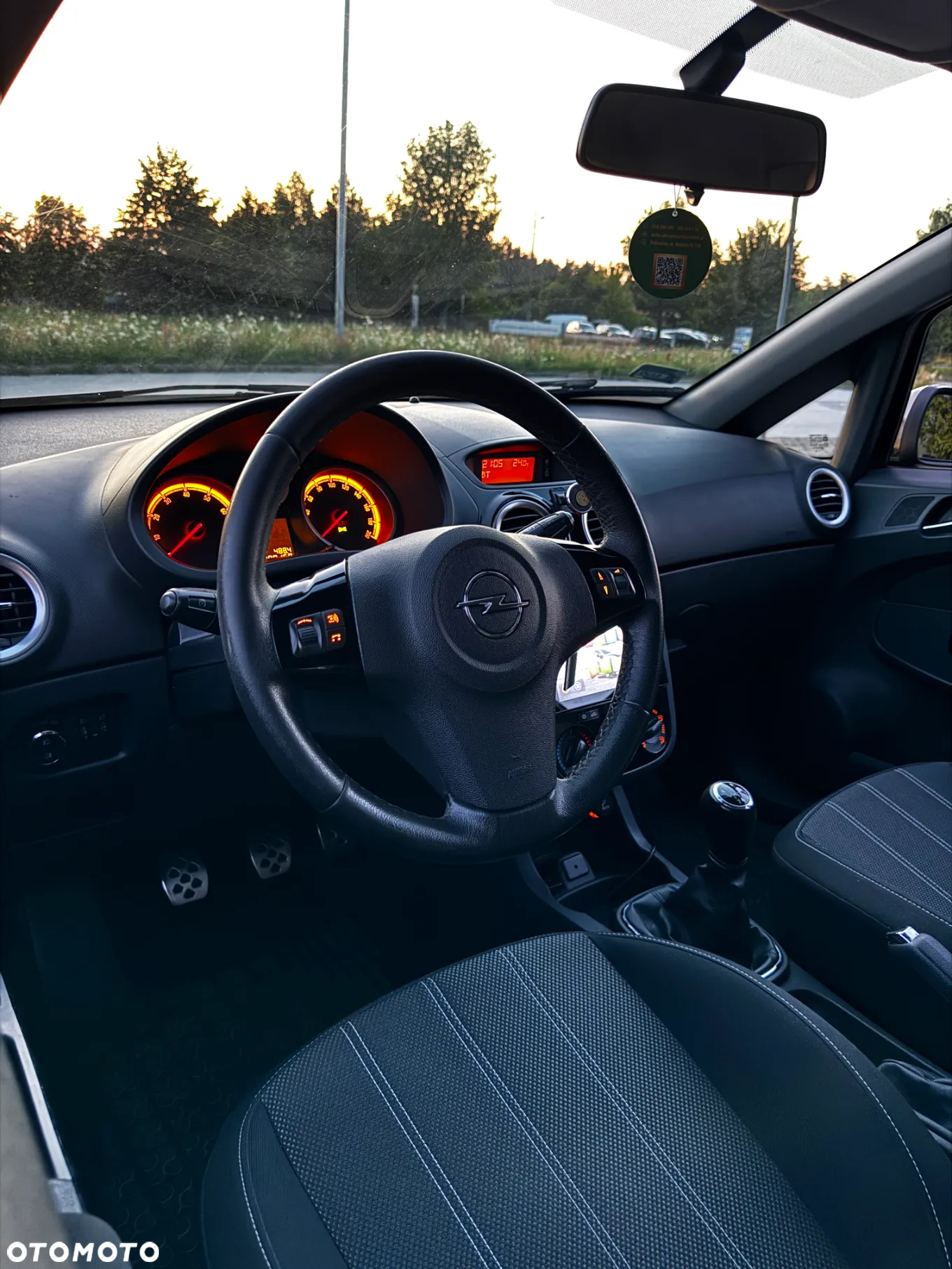 Opel Corsa 1.4 16V Color Edition - 24