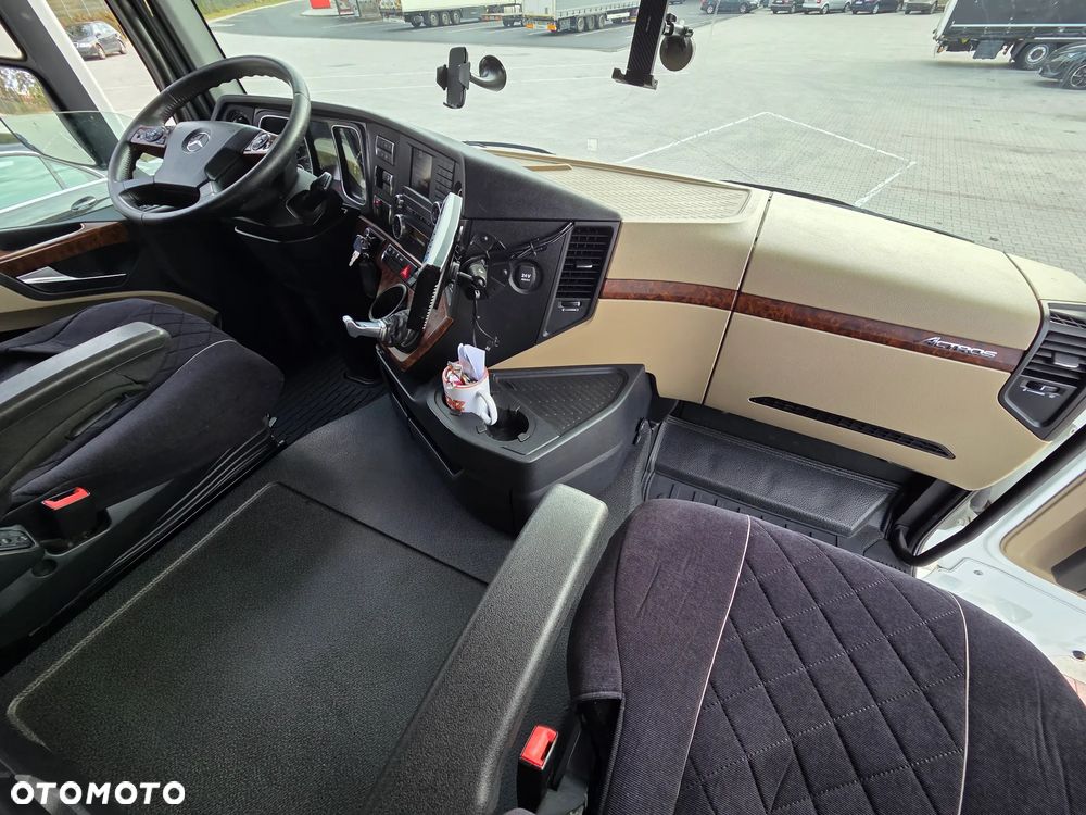 Mercedes-Benz Actros - 28