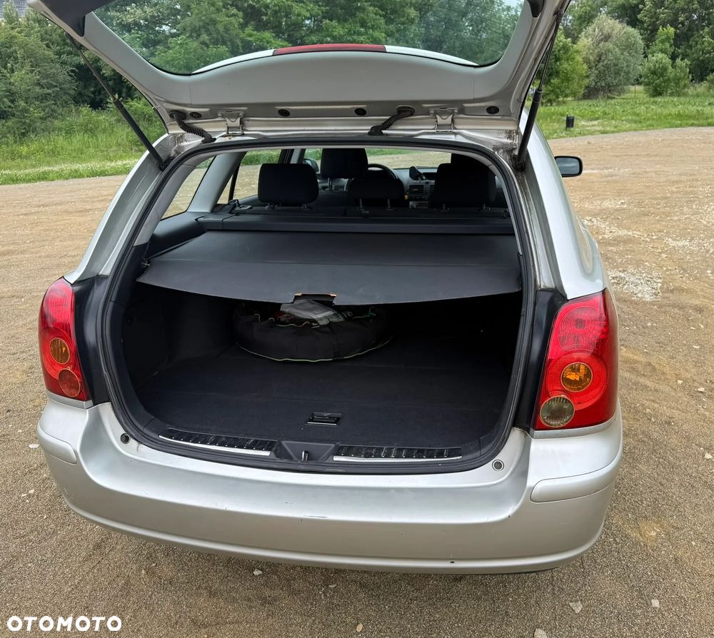 Toyota Avensis 1.8 VVT-i Luna - 19