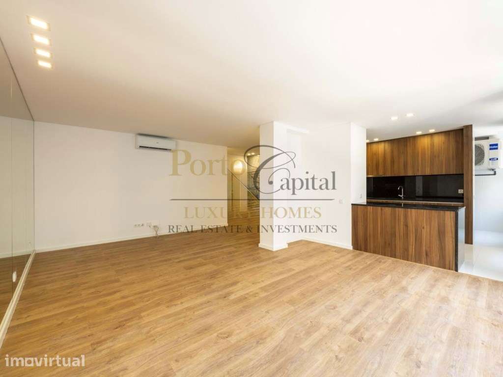 VENDE-SE APARTAMENTO T4 RENOVADO NA BOAVISTA - Grande imagem: 4/38