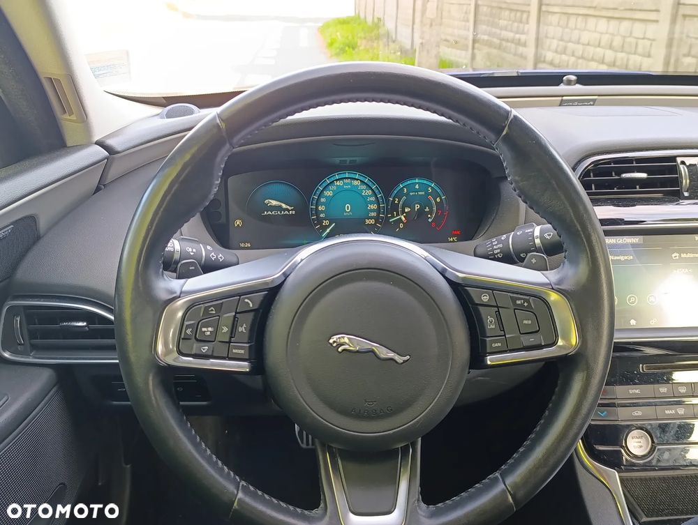 Jaguar XE - 12