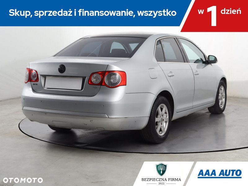 Volkswagen Jetta - 6