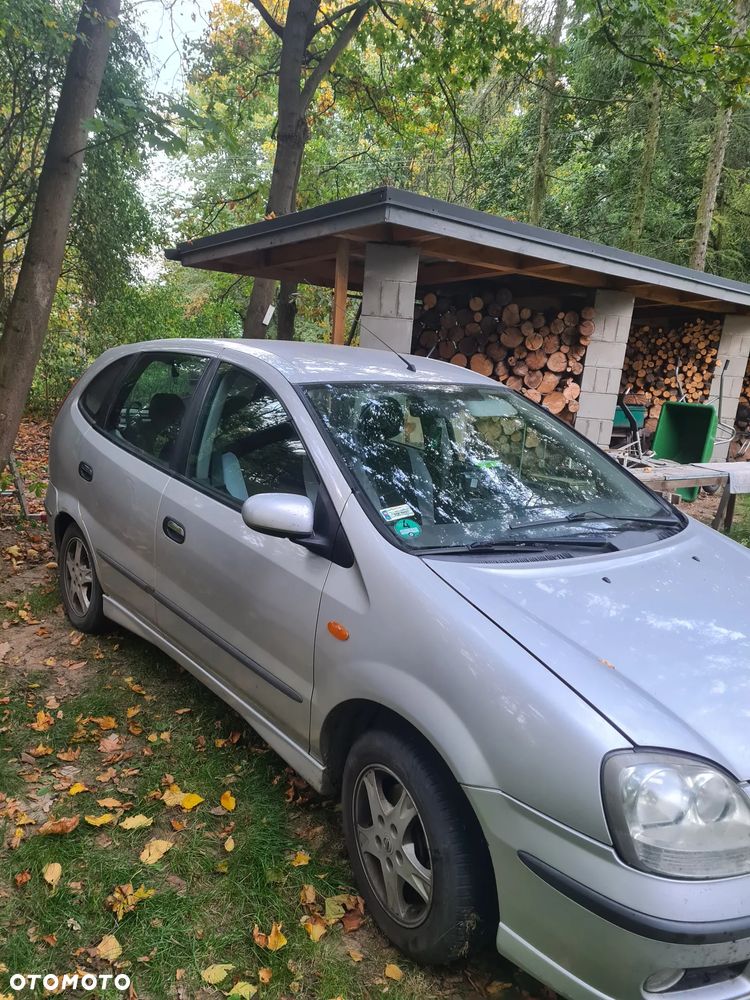 Nissan Almera Tino