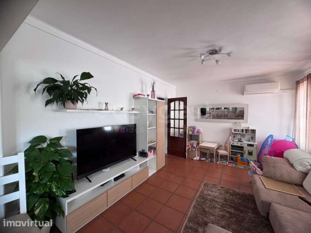 Apartamento T2 com boas áreas localizado no centro de Aljustrel - Grande imagem: 2/26