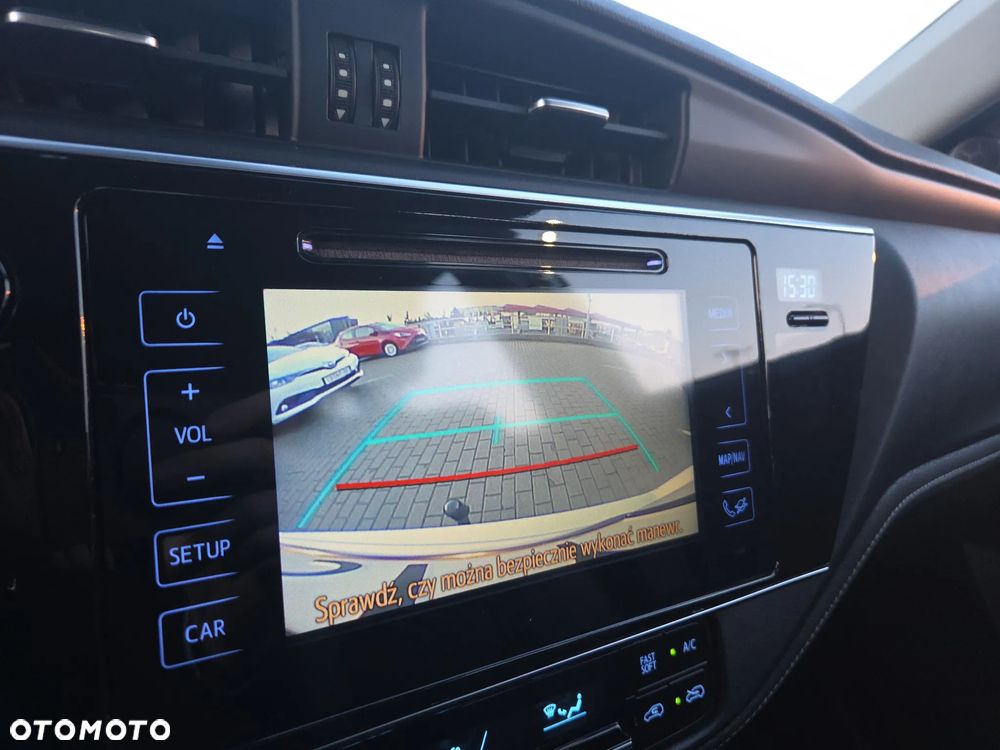 Toyota Auris 1.6 Premium MS - 20