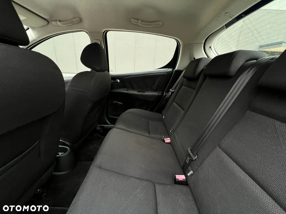 Peugeot 207 - 16