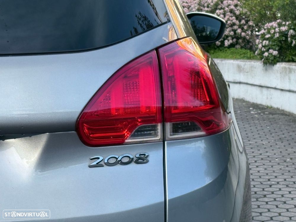 Peugeot 2008 1.2 PureTech Allure - 21