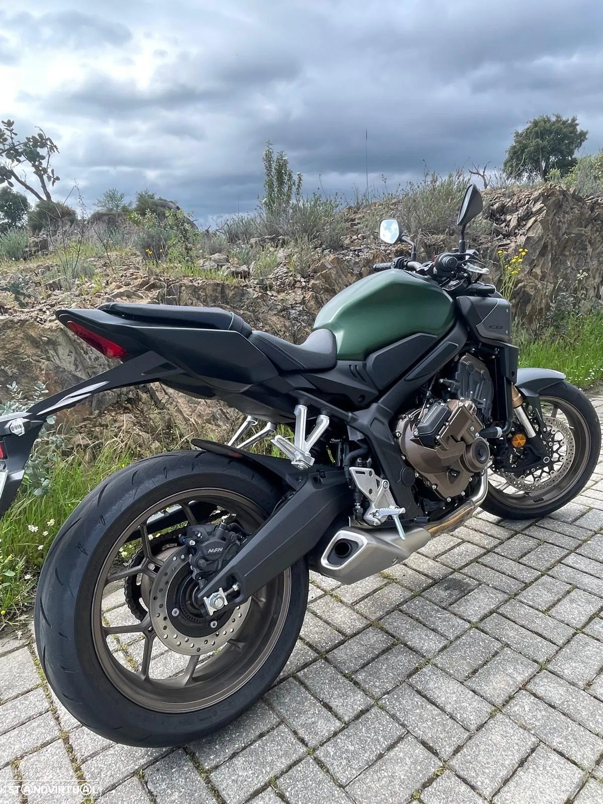 Honda CB 650 R e-cluntch  moto de serviço - 6