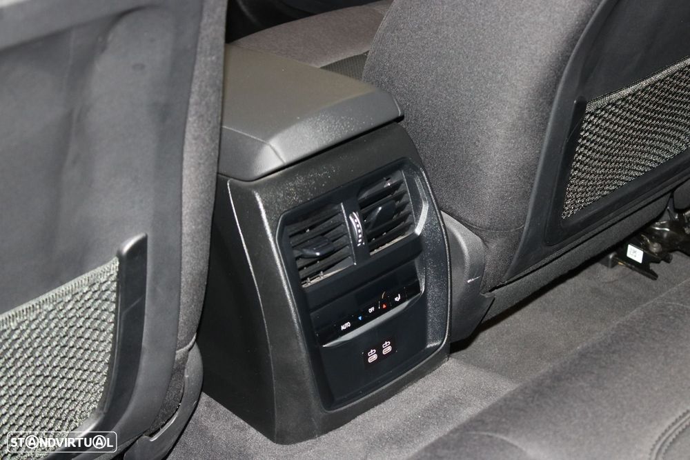 BMW 330 e Touring Auto - 25