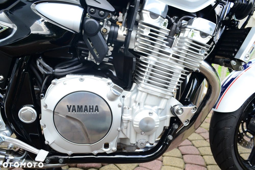 Yamaha XJR - 23