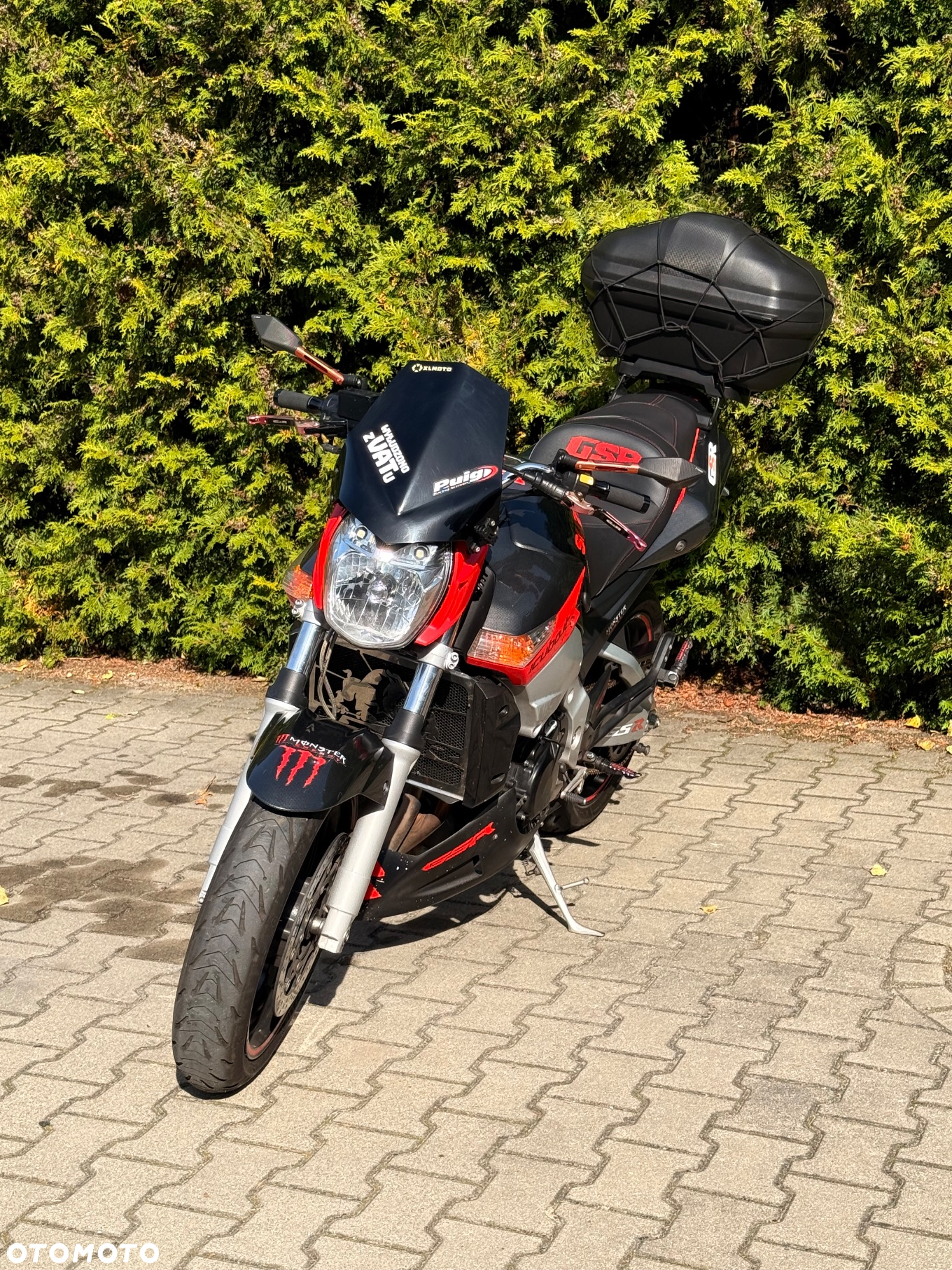 Suzuki GSR - 12