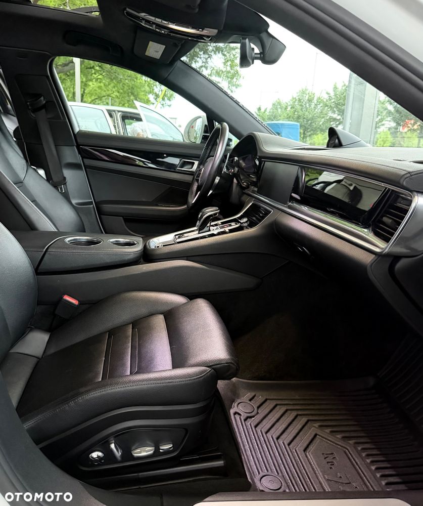 Porsche Panamera - 31