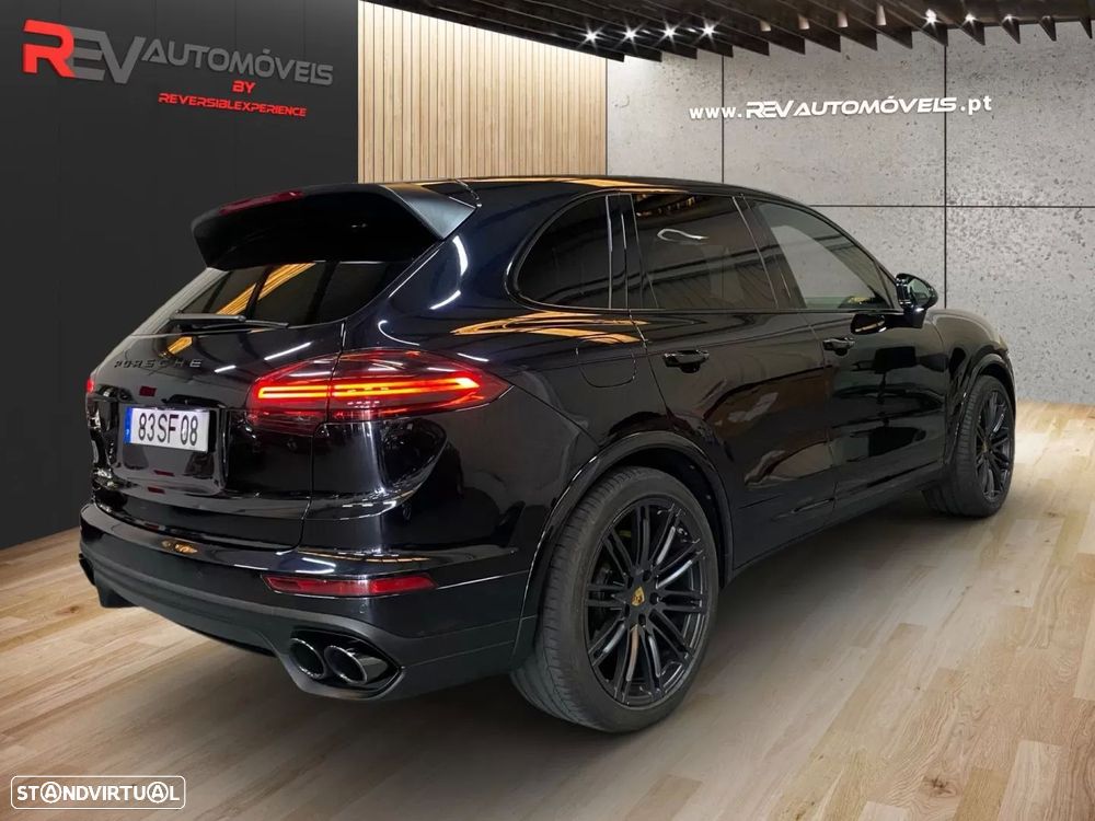 Porsche Cayenne Platinum Edition - 3