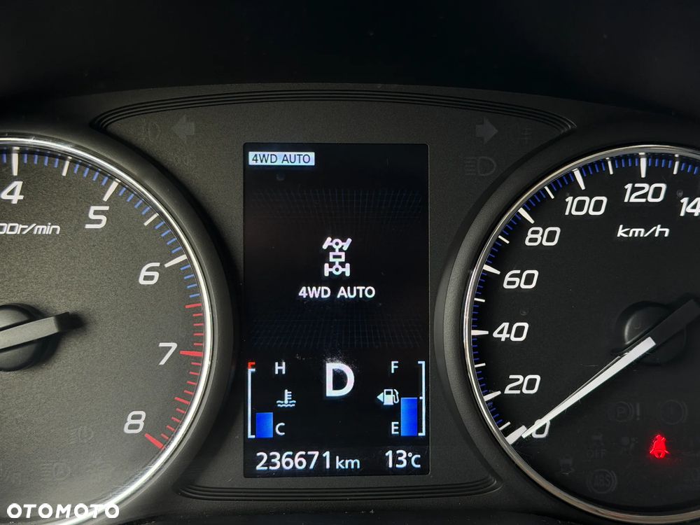 Mitsubishi Outlander 2.0 Intense + Navi 4WD CVT - 29