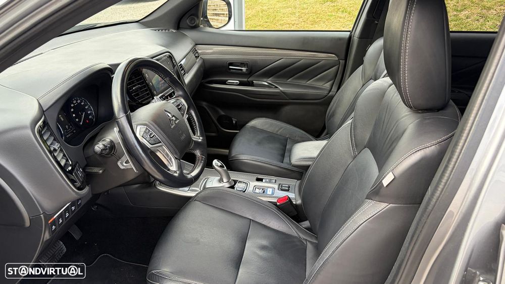 Mitsubishi Outlander - 8