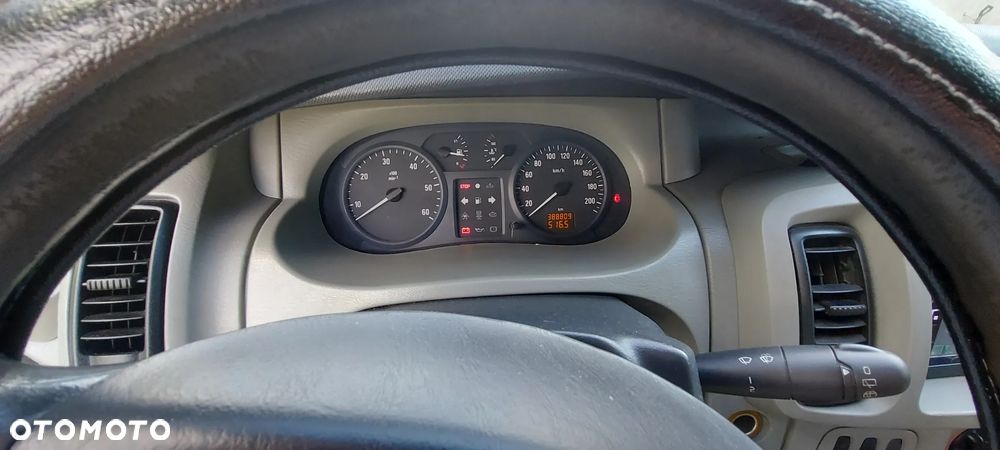Opel Vivaro Tour - 13