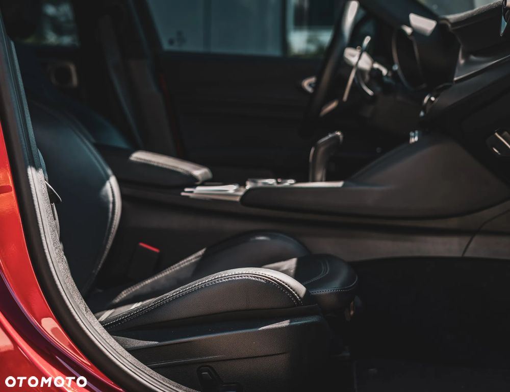 Alfa Romeo Giulia 2.0 Turbo 16V AT8 Veloce - 25