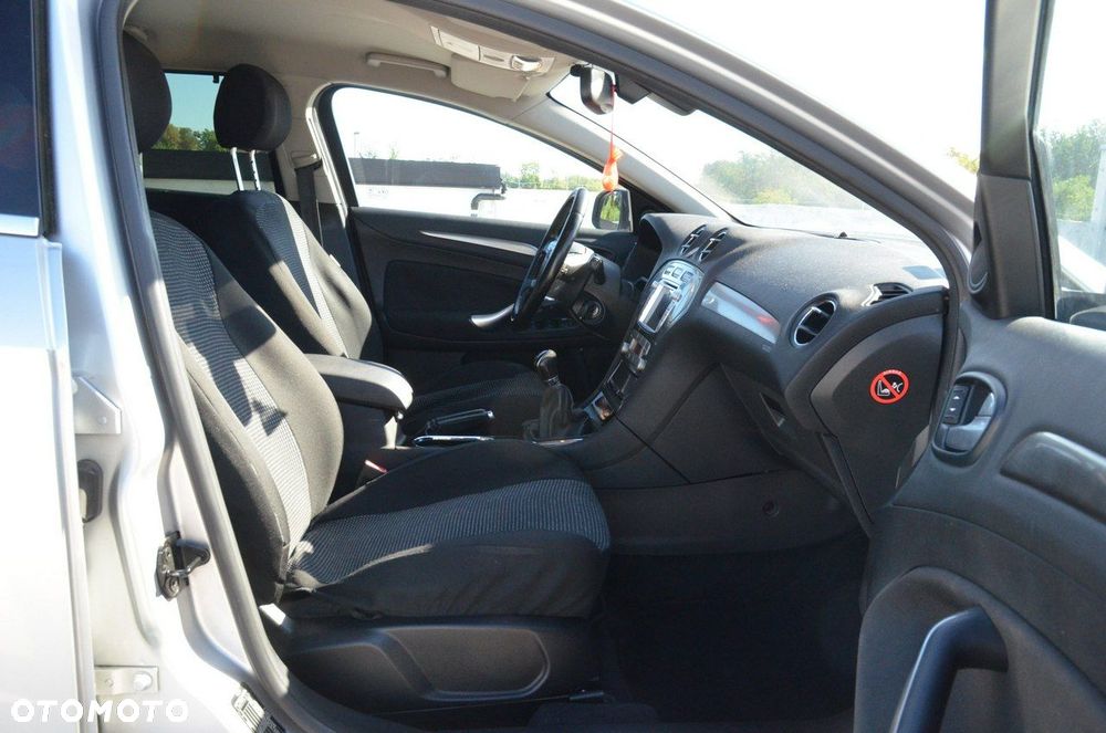 Ford Mondeo - 27