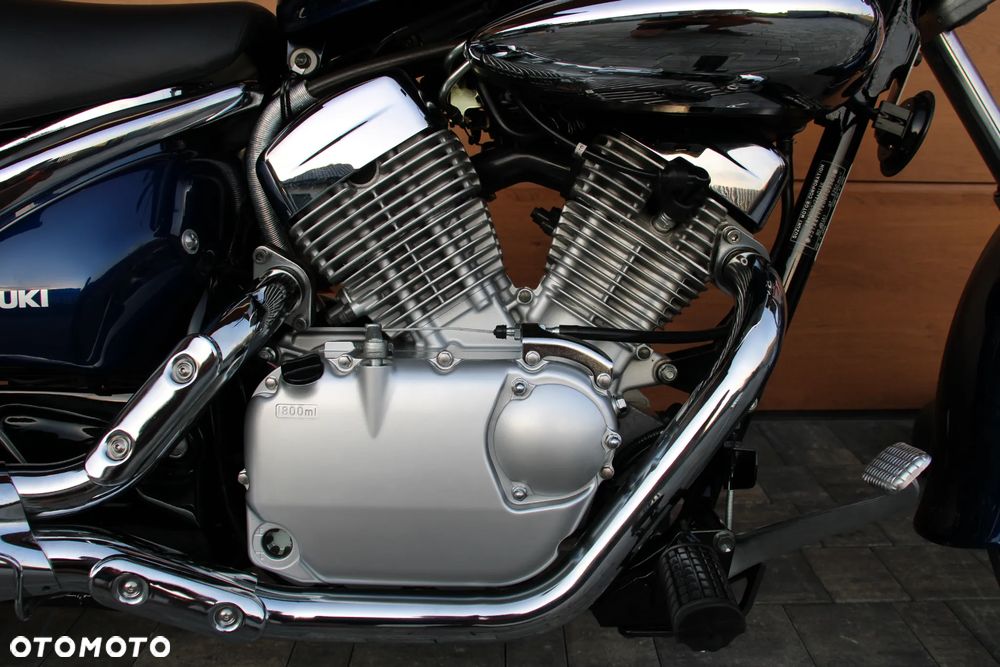 Suzuki Intruder - 4