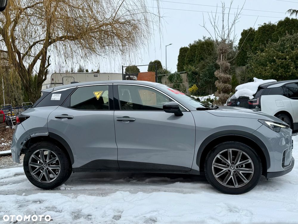 Lexus LBX FWD Emotion - 4