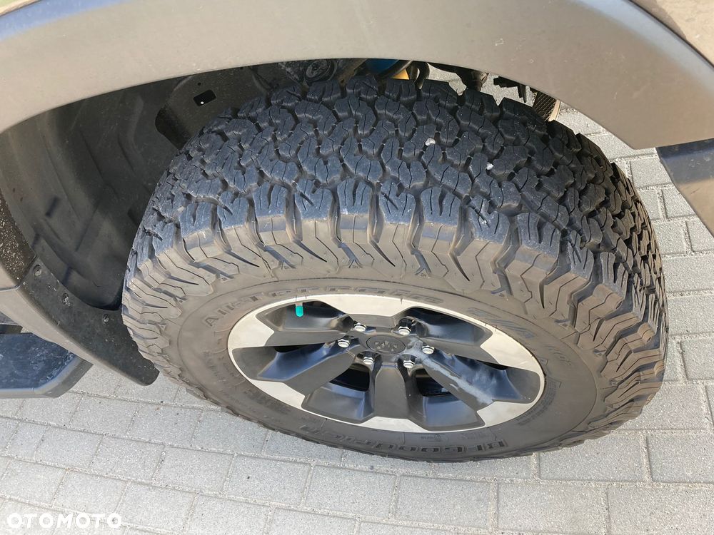 Dodge RAM 5.7 4x4 - 14