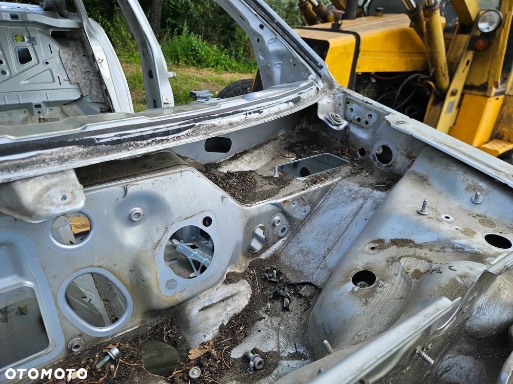 Błotnik Ćwiartka LY7W Poszycie Słupek Próg Podłużnica Dach Audi A6 C6 Sedan - 13