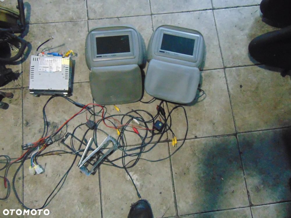 Monitory samochodowe w zagłowki + radio komplet - 1