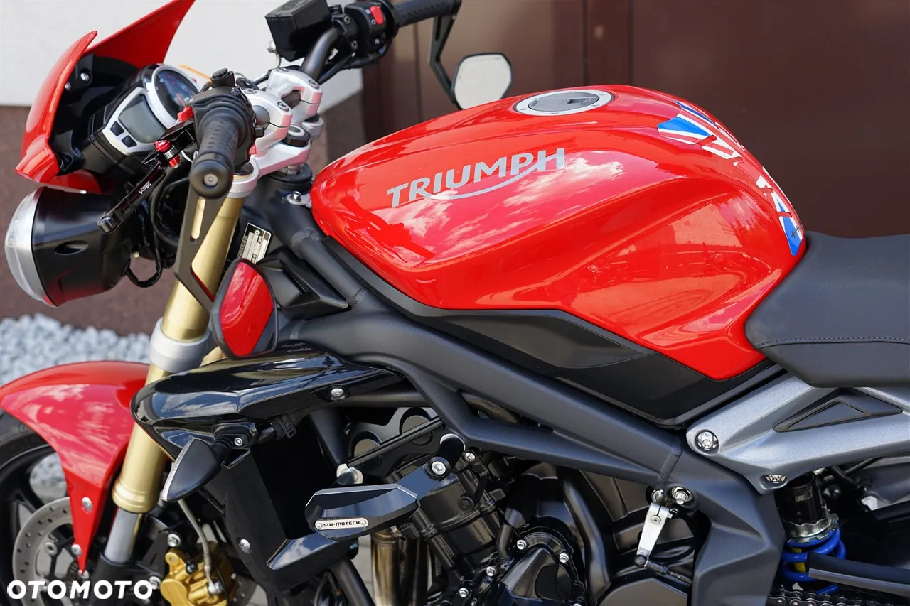 Triumph Street Triple - 27