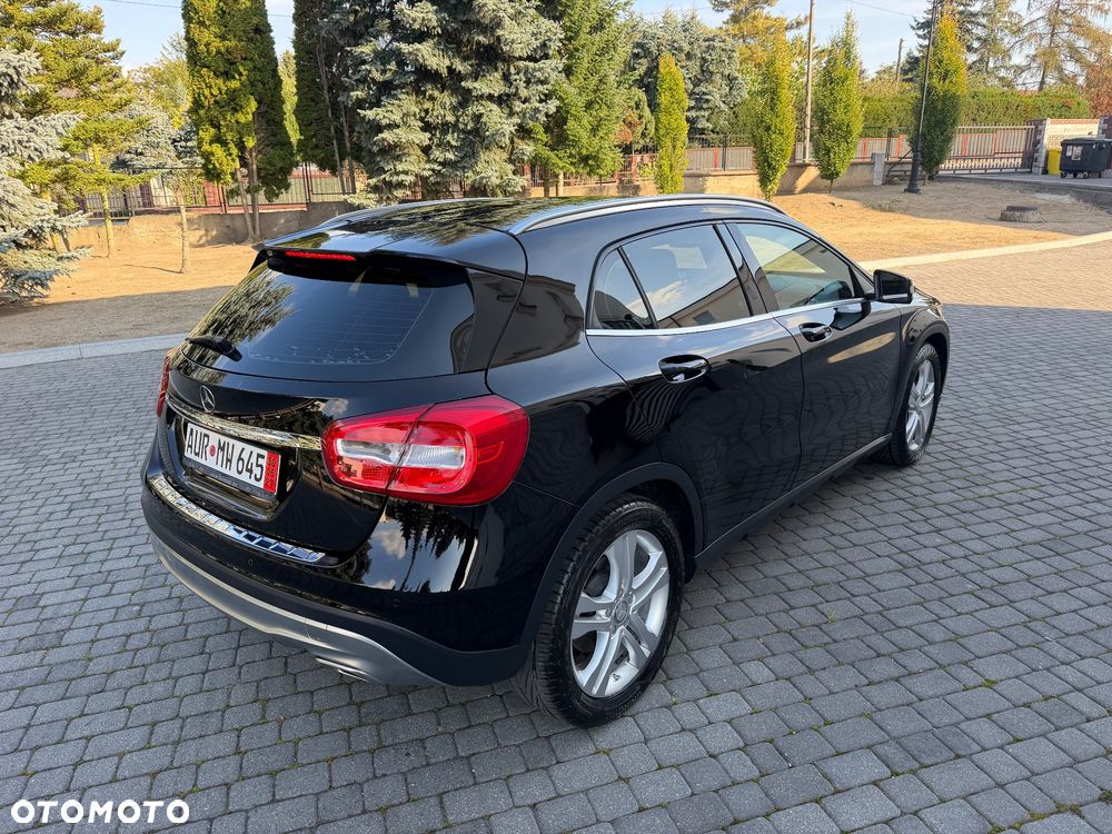 Mercedes-Benz GLA - 10