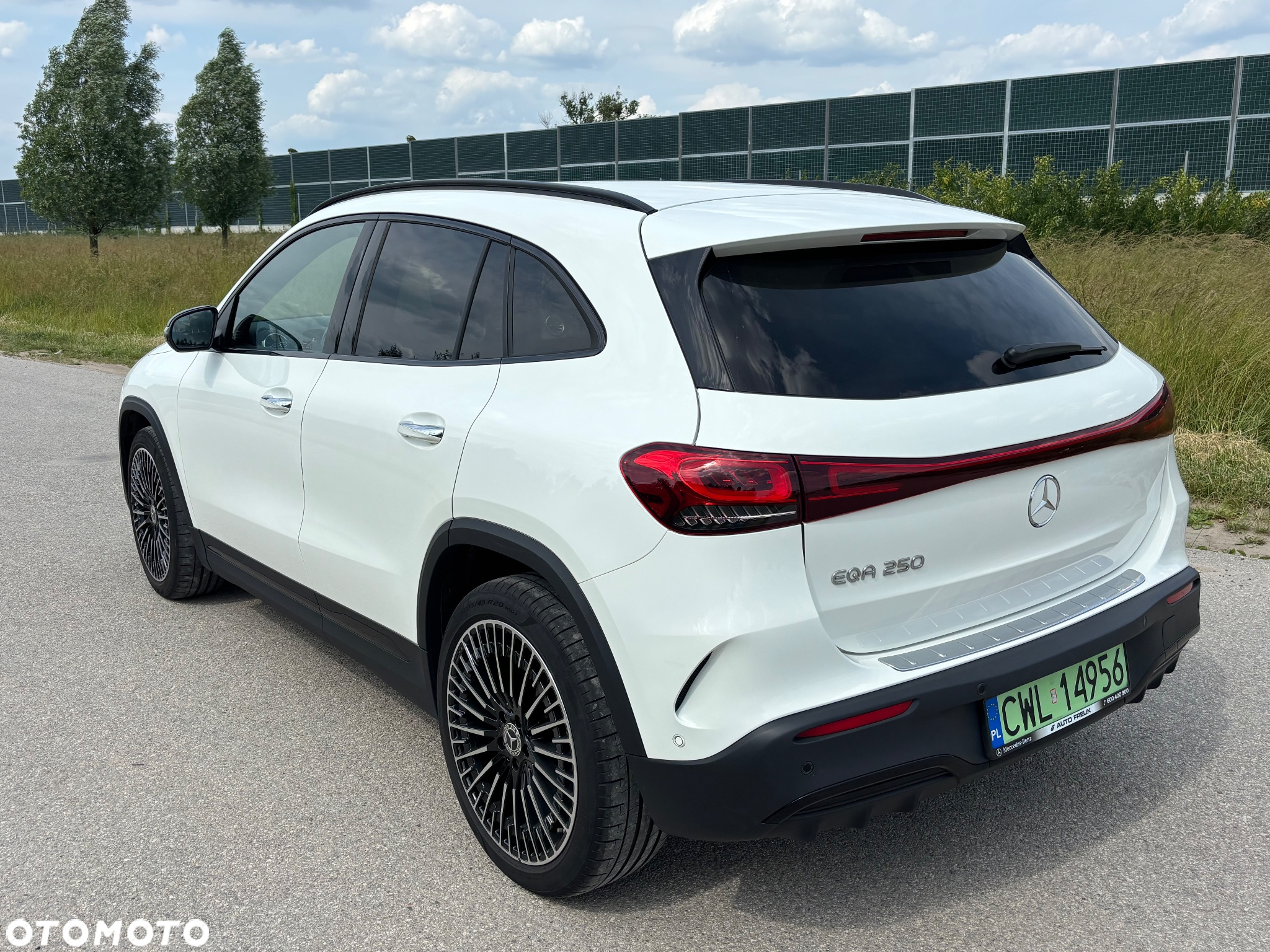 Mercedes-Benz EQA - 8