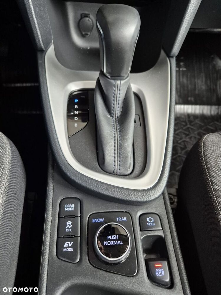 Toyota Yaris Cross Hybrid 1.5 Comfort 4x4 - 24