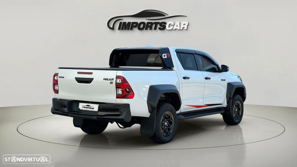 Toyota Hilux 2.8 D-4D 4WD GR Sport II - 3