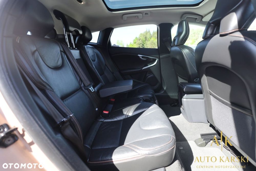 Volvo V40 Cross Country - 34