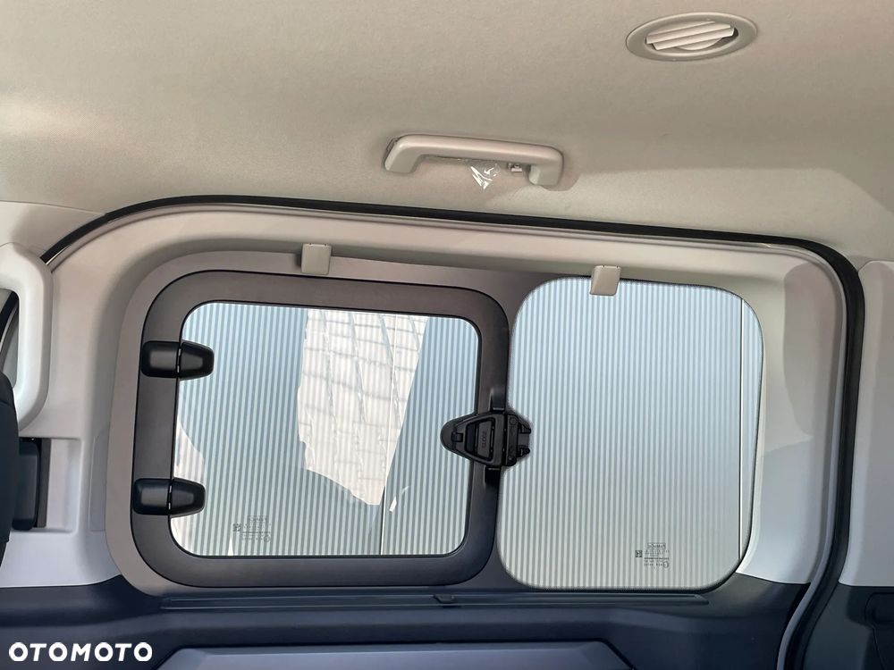 Ford Tourneo Custom - 31