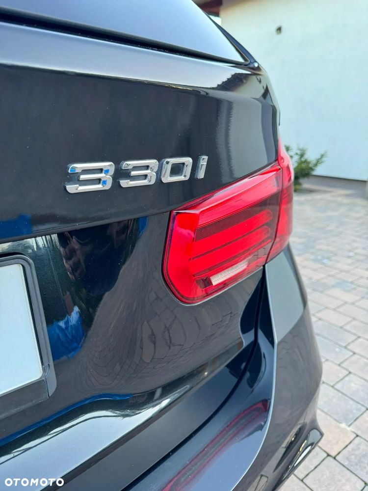 BMW Seria 3 330i xDrive M Sport Shadow - 13