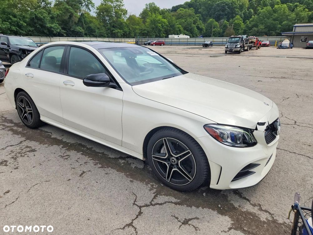 Mercedes-Benz Klasa C 300 4Matic 9G-TRONIC AMG Line - 3