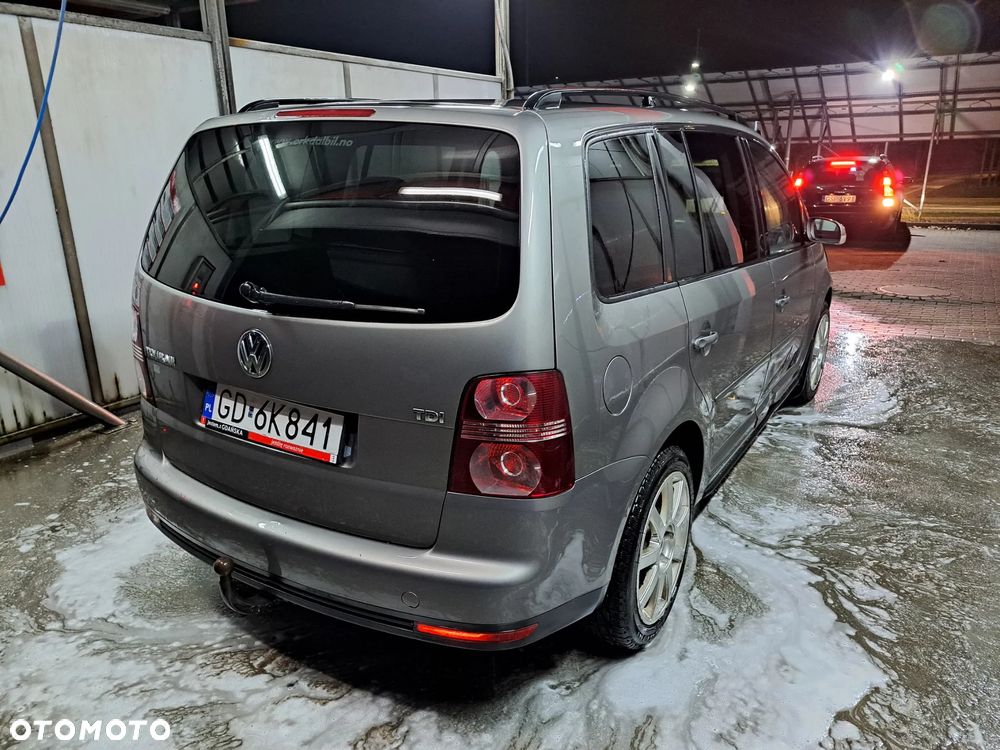Volkswagen Touran - 2