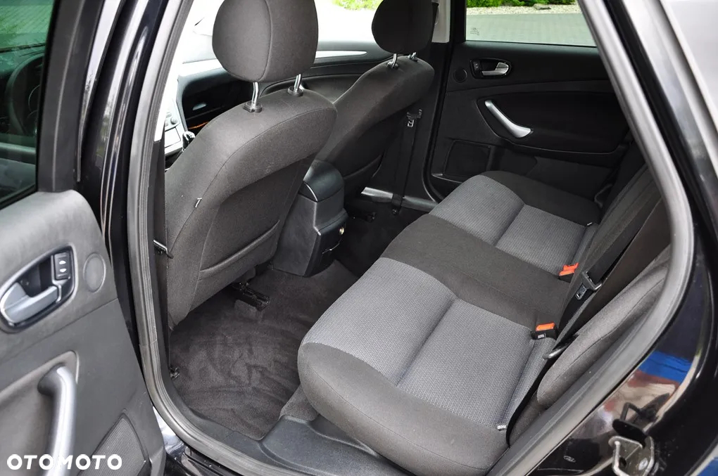 Ford Mondeo 2.0 FF Ghia - 25