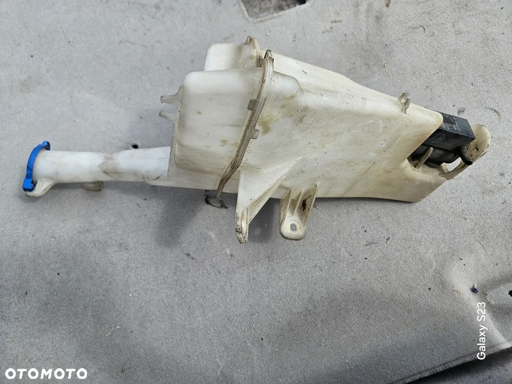 Zbiornik zbiorniczek spryskiwaczy  Hyundai i20 I Lift 1,2 b 2014r 98610-1J200 - 2