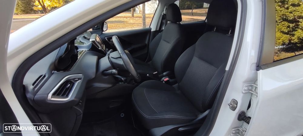 Peugeot 208 1.2 PureTech Style - 26