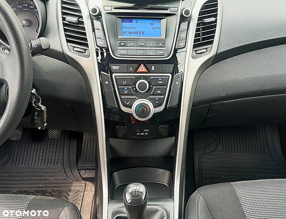 Hyundai i30 blue 1.4 Classic - 10