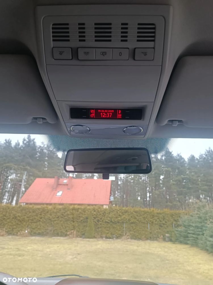 Volkswagen Caravelle - 24