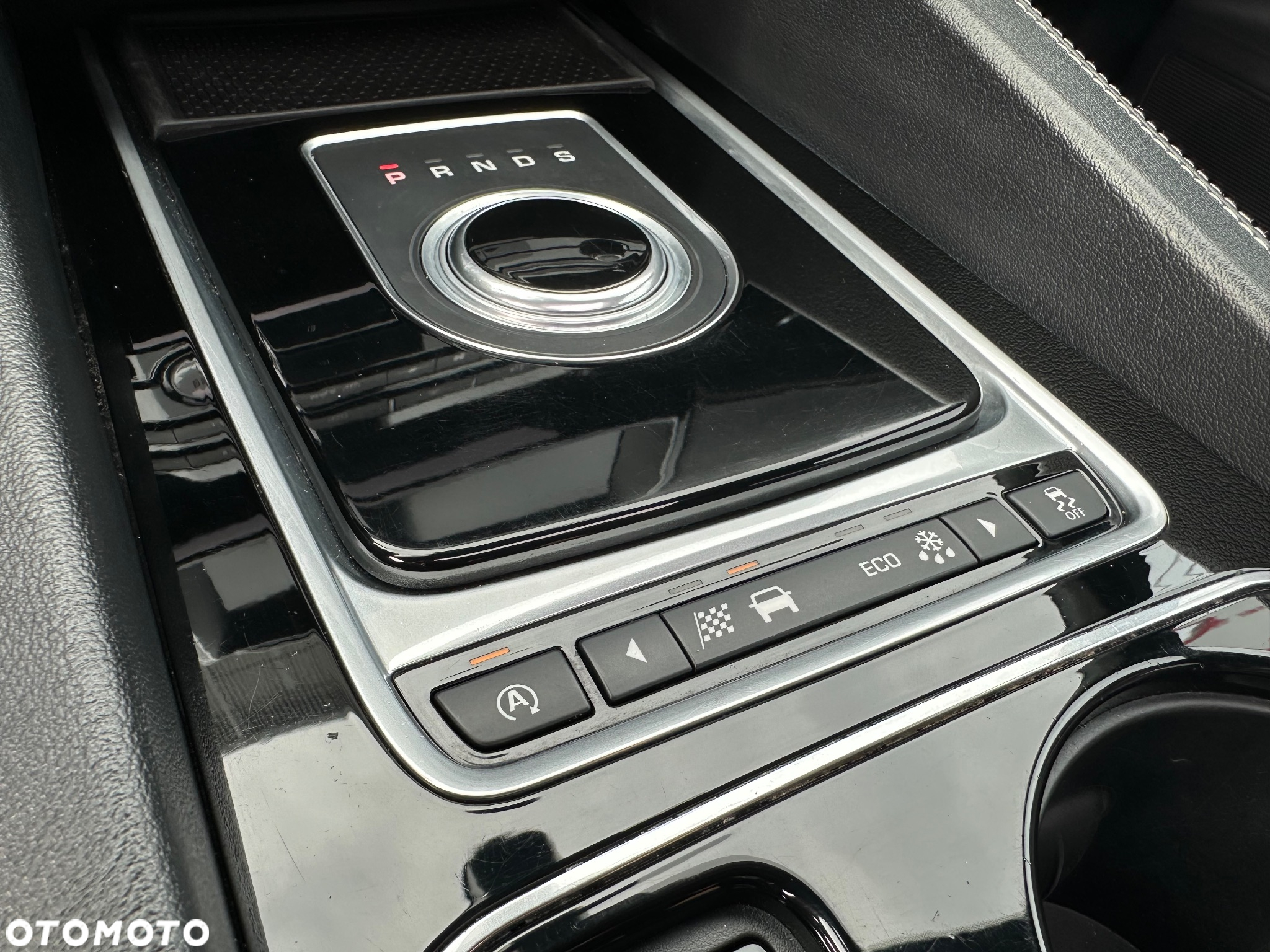 Jaguar F-Pace 2.0 i4D AWD R-Sport - 32