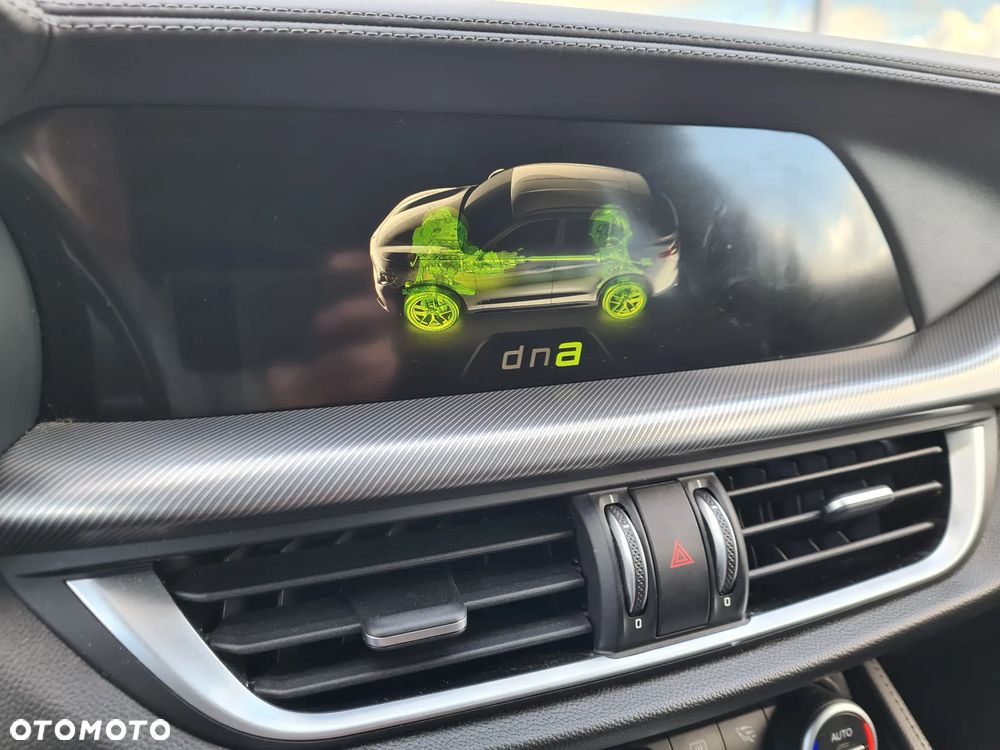 Alfa Romeo Stelvio 2.0 Turbo B-Tech Edition Q4 - 25