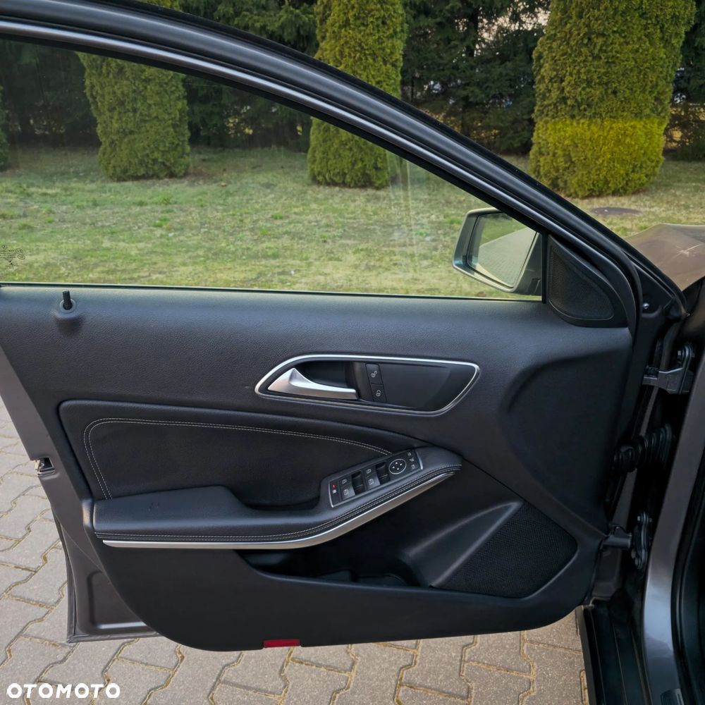 Mercedes-Benz GLA 220 d 4Matic 7G-DCT AMG Line - 35